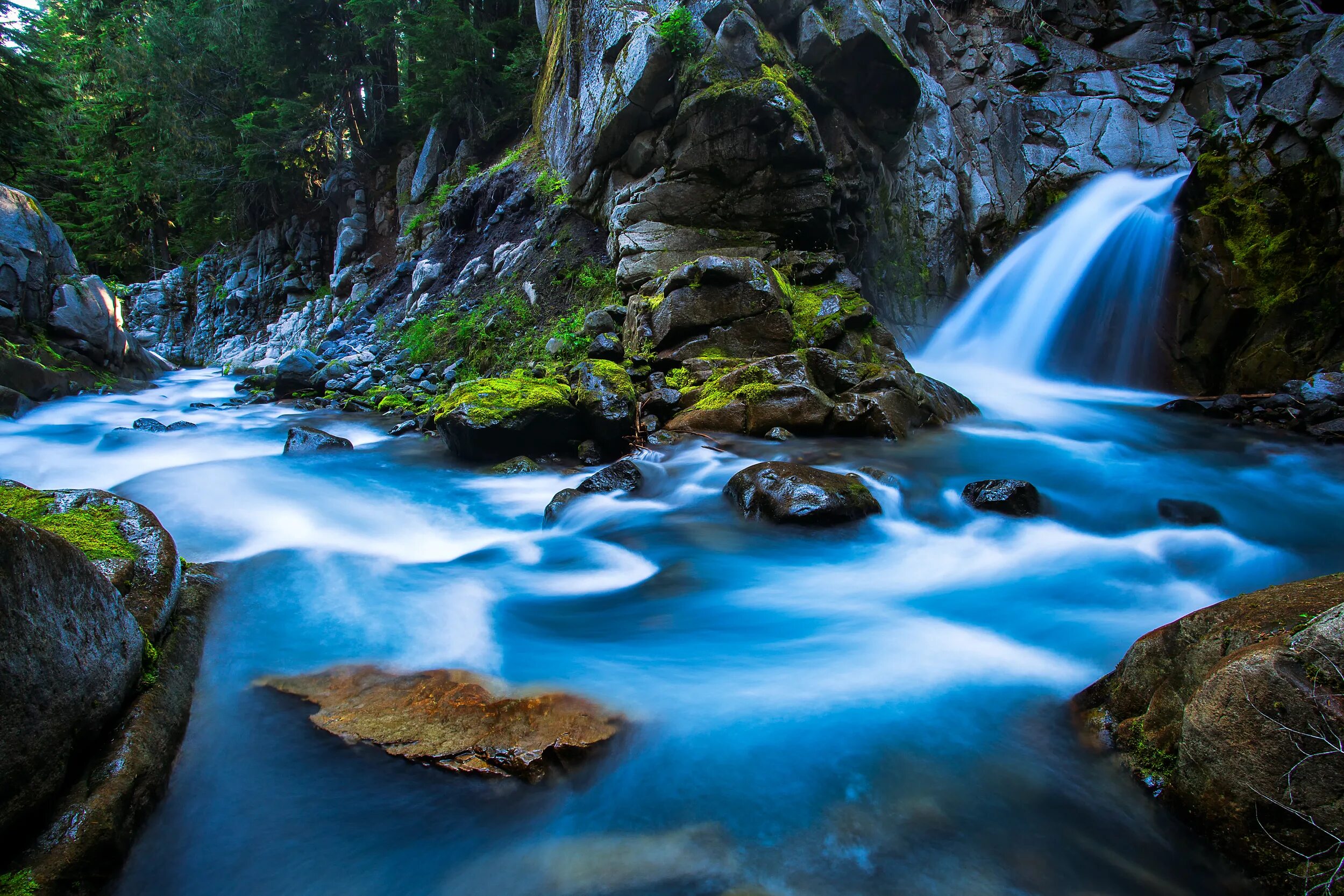 Бесплатные картинки на заставку телефона. Природа водопад. Пейзаж водопад. Река с водопадом. Горный ручей.