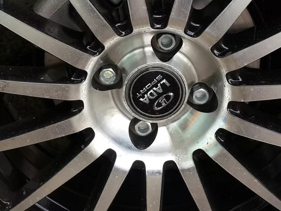 Болты на диски гранта. Болты на диски гранта. Болт колесный 2190 штамп. Болт колеса литого датсун. Болты на диски гранта.