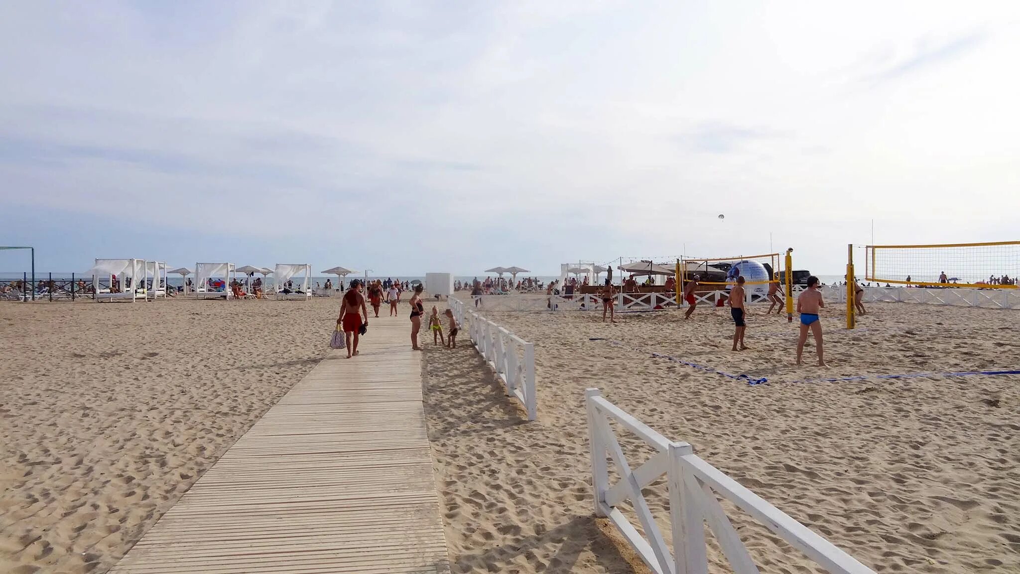 Витязево видео про витязево видео про витязево. Анапа пляж джемете дельфины в открытом море. Пляж дюны витязево. Тревога в витязево. Витязево пляж в августе 2023.