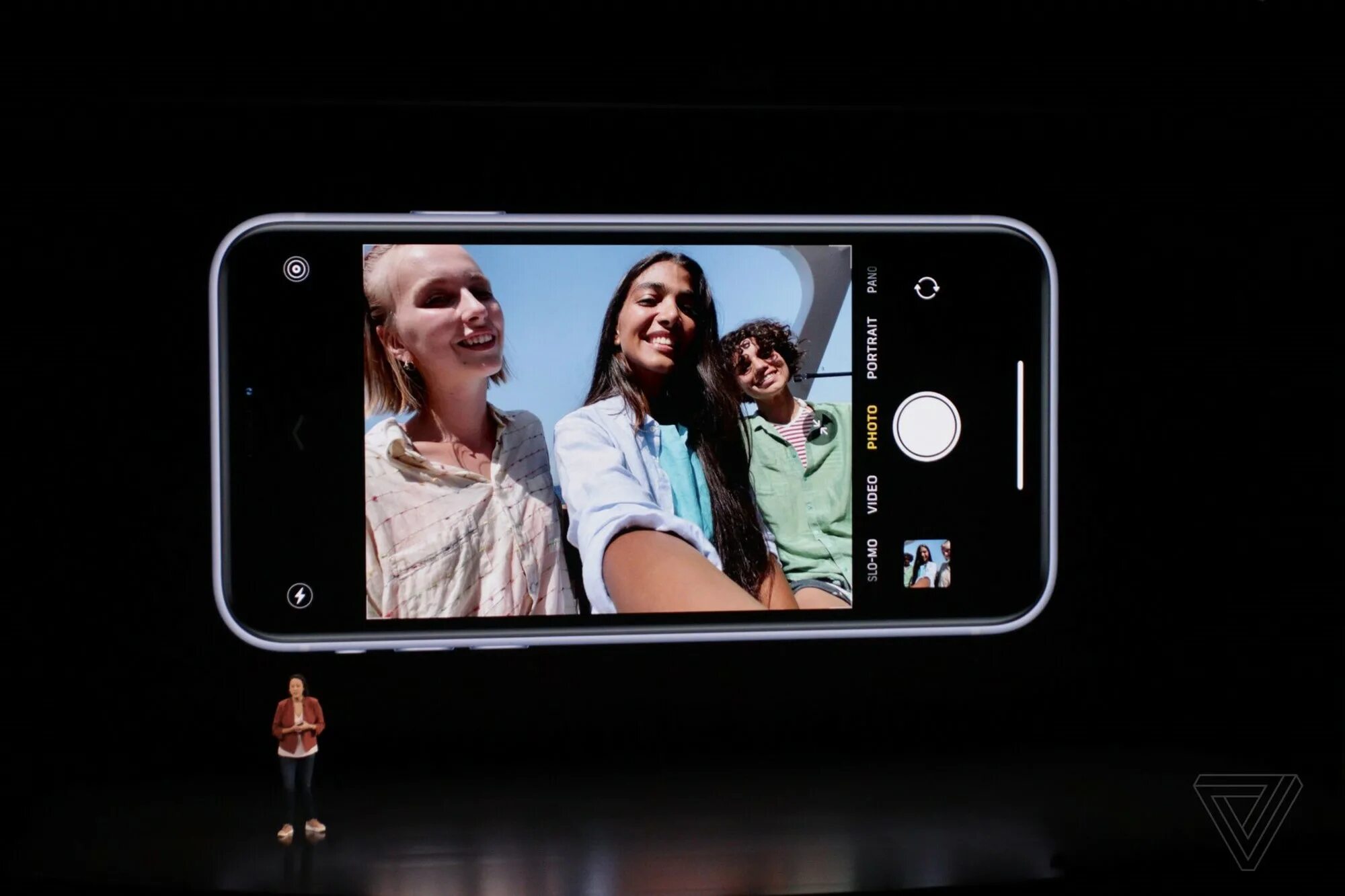 Камера айфон 13 мегапиксель. Широкоугольная камера iphone 11. Apple iphone 11 фронтальная камера. Фронтальная камера 11 Промакс. Фронтальная камера айфон 13 про Макс.