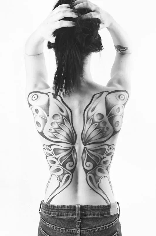 Цветочные тату спины. Татуировки для девушек. Мехенди лотос на спине. Эскиз тату цветы на спину. Эскизы на спину для девушек.