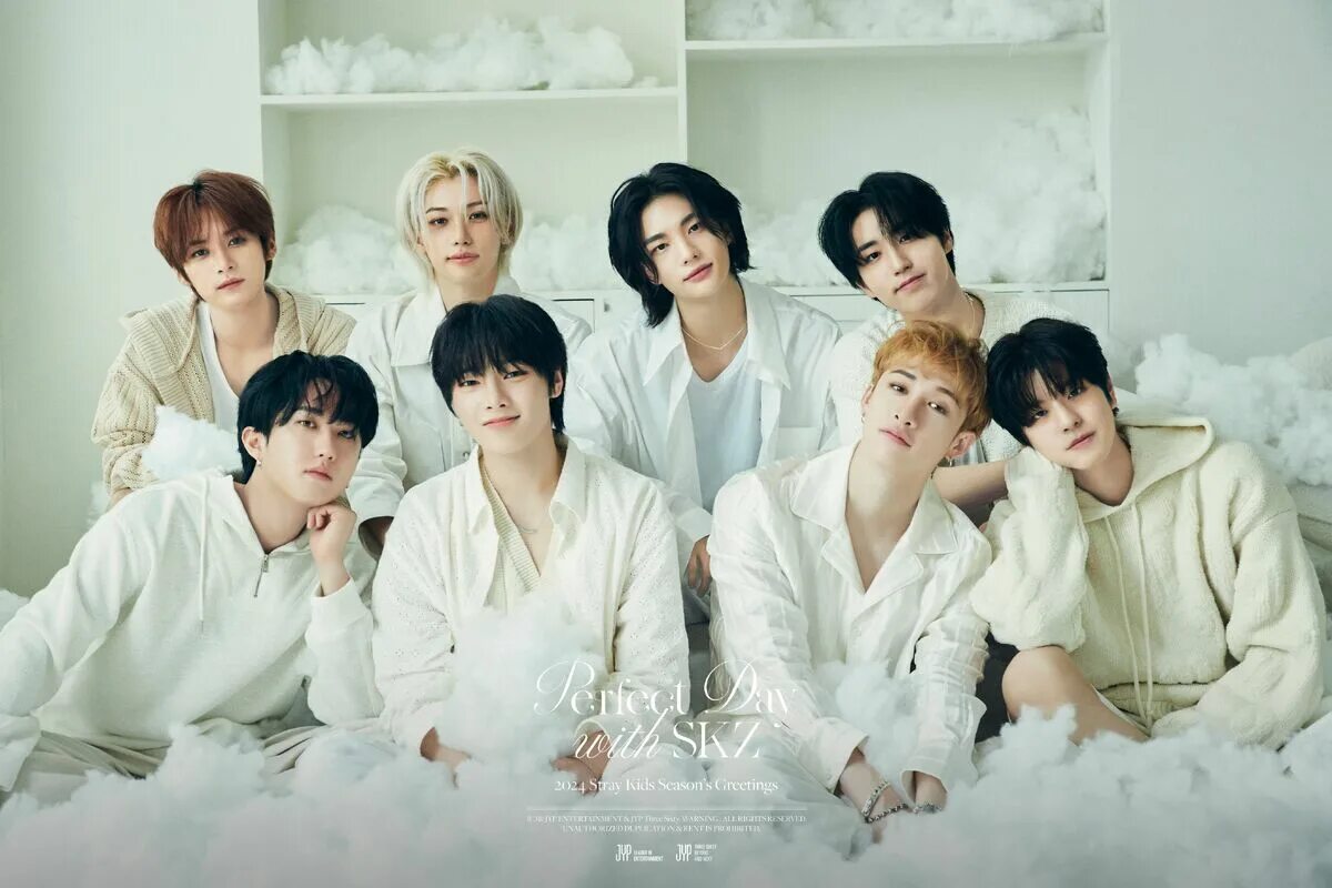 Stray kids 2022 maxident. Stray kids greeting. Stray kids гритинг 2021. Stray kids greeting. К поп группа stray kids участники по именам.