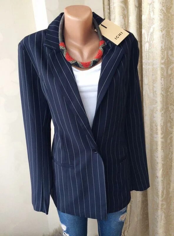 Мужской костюм с полосами. Синяя полоска пиджак. Мужской костюм в полоск. Оджи жакет полосатый. Костюм в полоску мужской.