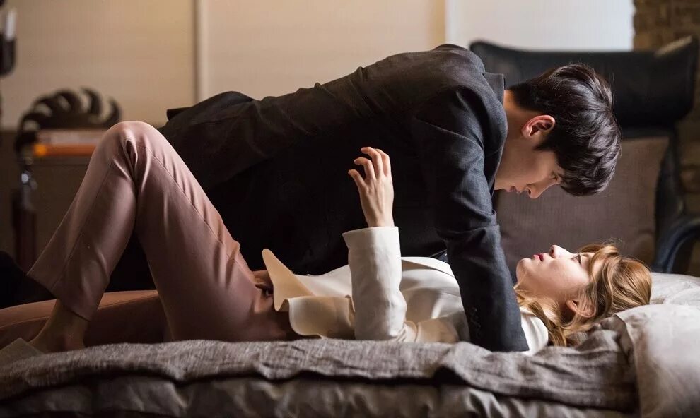 Дорама подозрительный партнер 1 серия. Квон на ра и чжи чан ук. Подозрительный напарник дорама. Подозреваемый партнер. Корейский сериал подозрительный партнер.