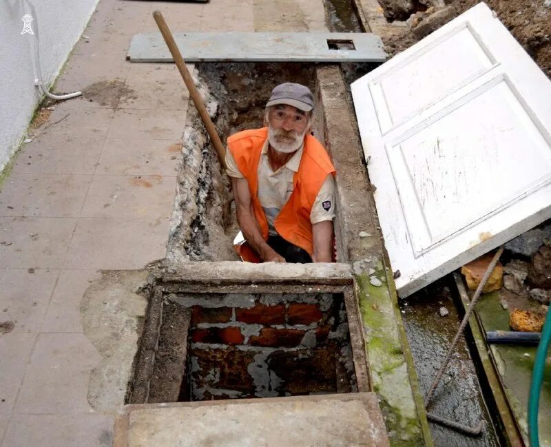 банда цыган. нашли и залили бетоном в свинарнике украинку. в чехии завелась банда цыган. издевательства над цыганами.