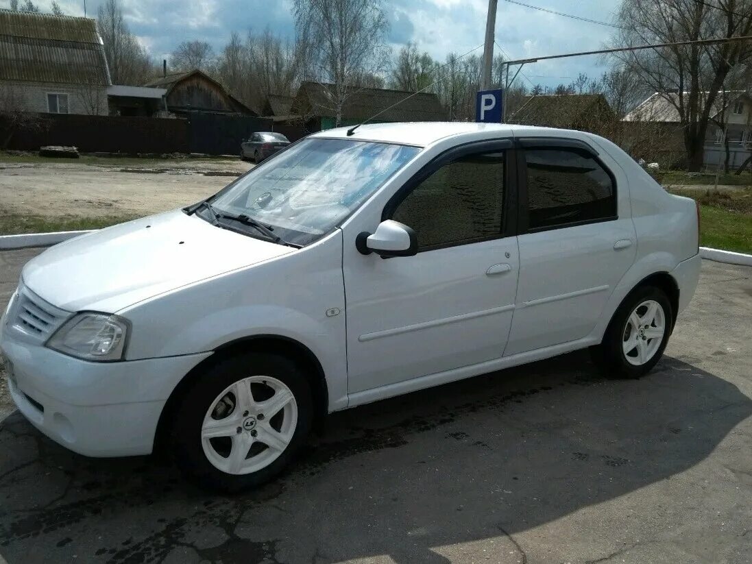 Рено логан 1 поколение двери. Рено Логан 2009 белый. Renault Logan 2009 седан. Рено Логан 1 белый. Logan 2009 седан.