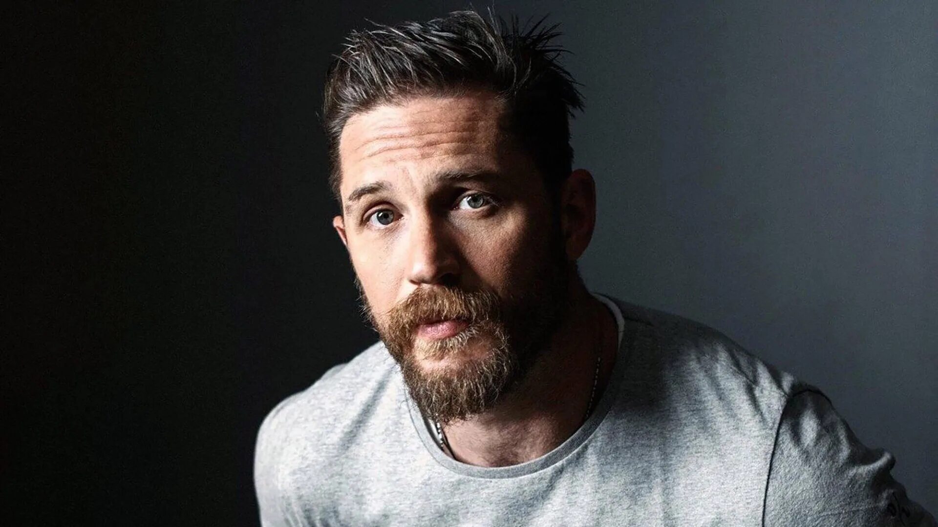 С актером томом харди. Tom Hardy. Фото Тома Харди. Том Харди 2022. Актер том Харди.