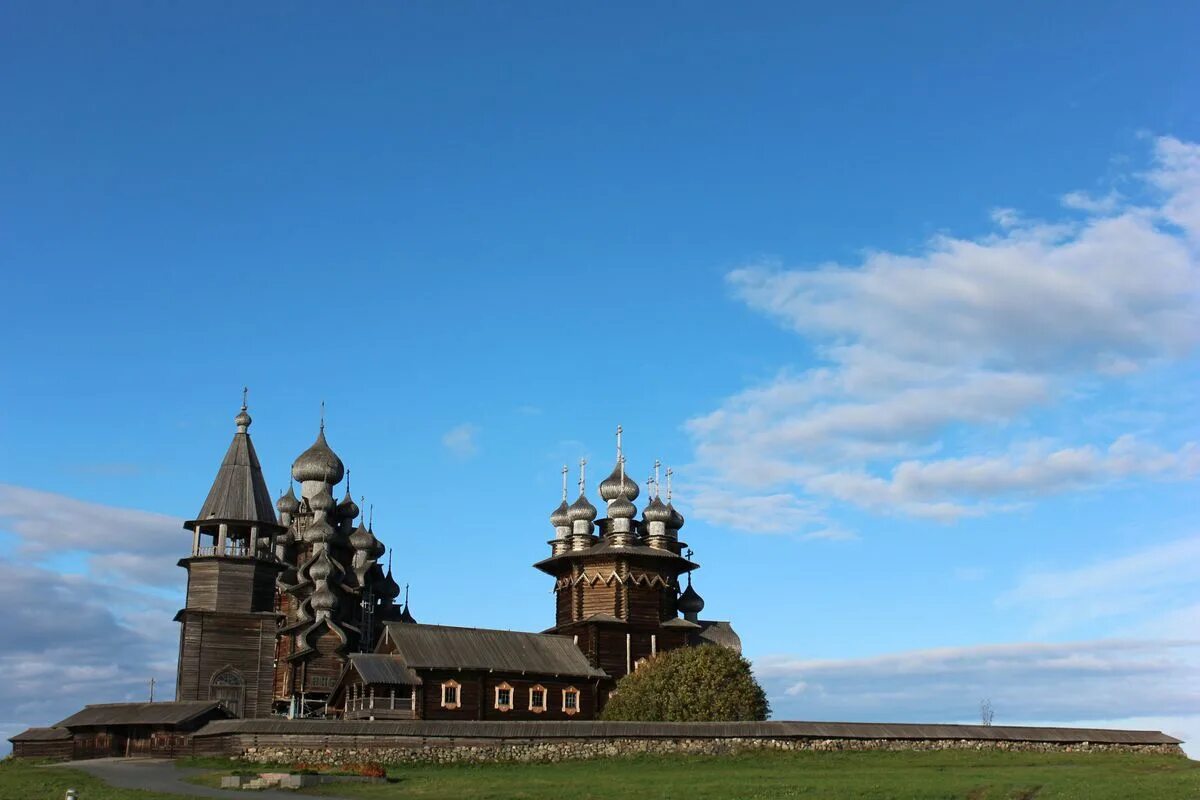 архитектурный ансамбль кижи кижский погост. погост кижи юнеско. ансамбль кижского погоста. кижский погост кижи. архитектурный ансамбль кижского погоста.