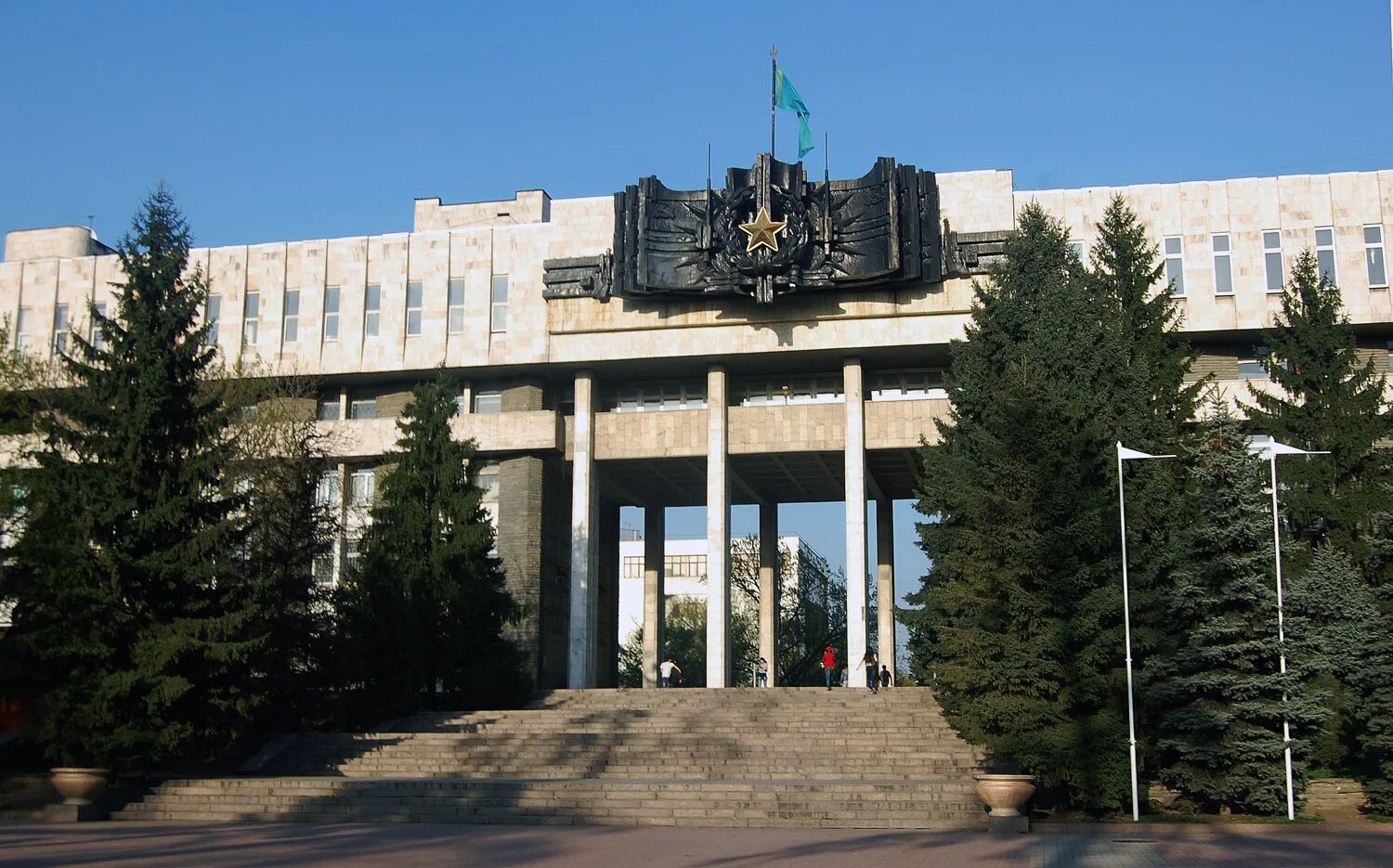 Фото влдау а. Здание акимата города алматы. Жк гагарин парк алматы. Алматы проспект аль-фараби 128 бассейн. Дворец студентов алма аты.