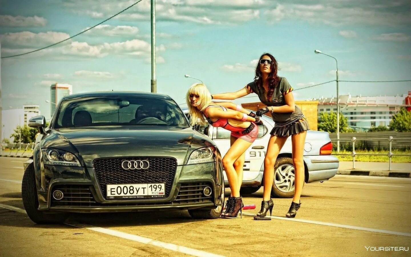 Bmw m3 530i. Две машины группа. Дуэт 2 маши. Драйв девушки. Alphard group фотосессия.