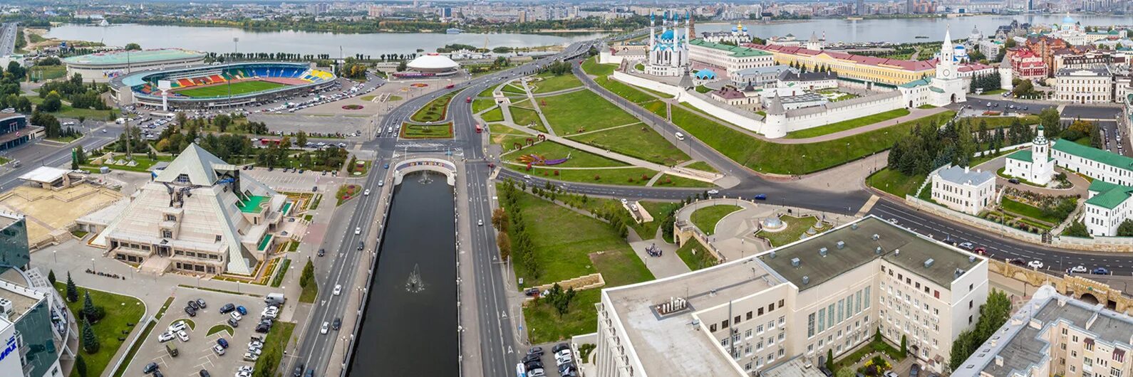 Какой будет май в казани. Кремль Казань с высоты птичьего полета. Площадь тысячелетия Казань вид сверху. Площадь Казани в 2022. Площадь Вахитова Казань.