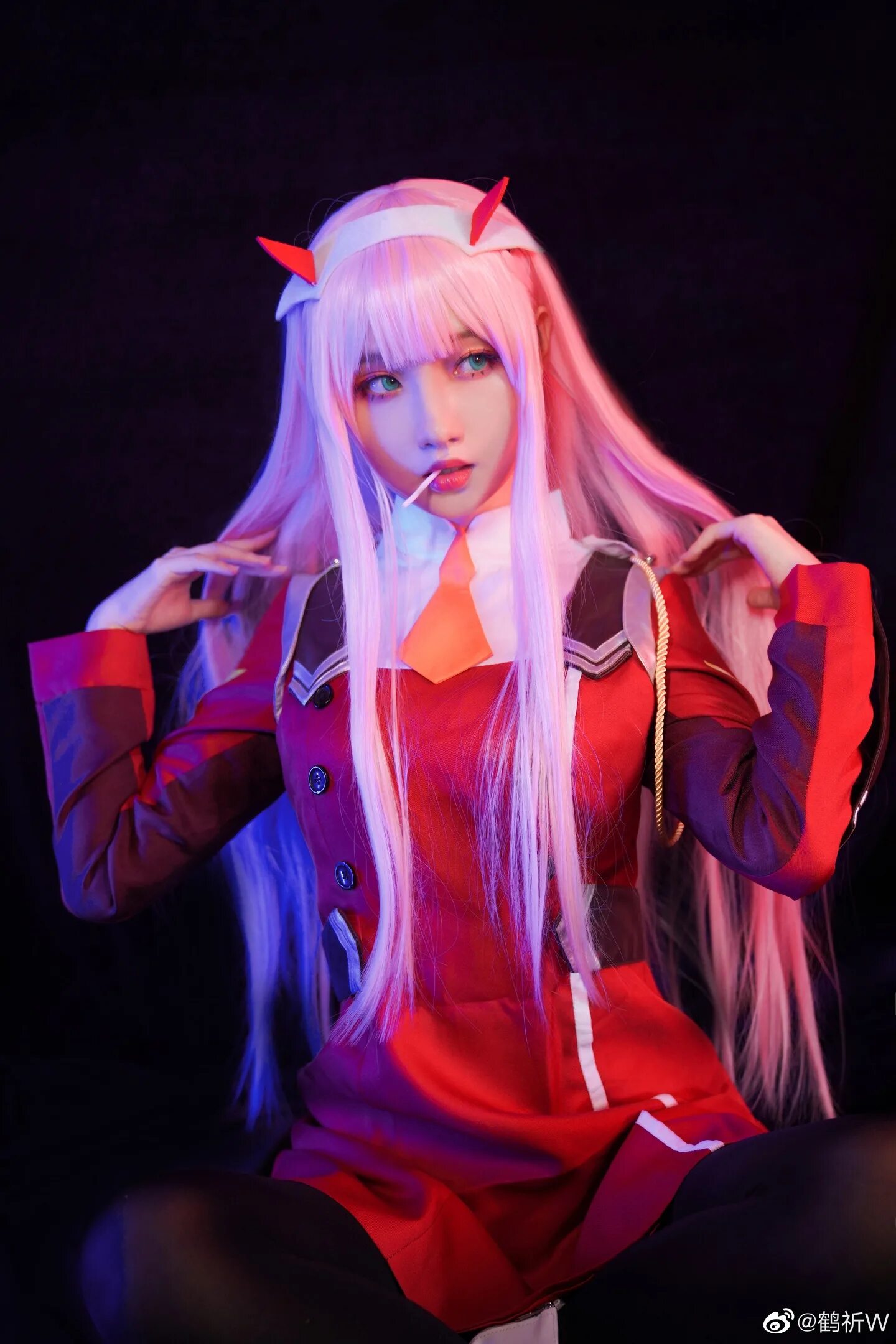 Зеро ту косплей. Косплеерша zero two. косплей дарлинг франкс. zero two darling in the franxx косплей. zero two косплей.