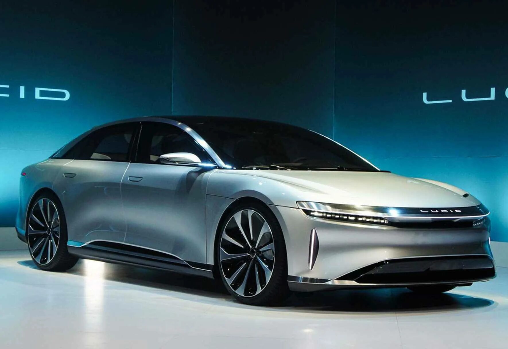 Люси электрокар. Тесла люсид. Конкурент теслы. Люсид эйр электромобиль. Lucid электромобиль.