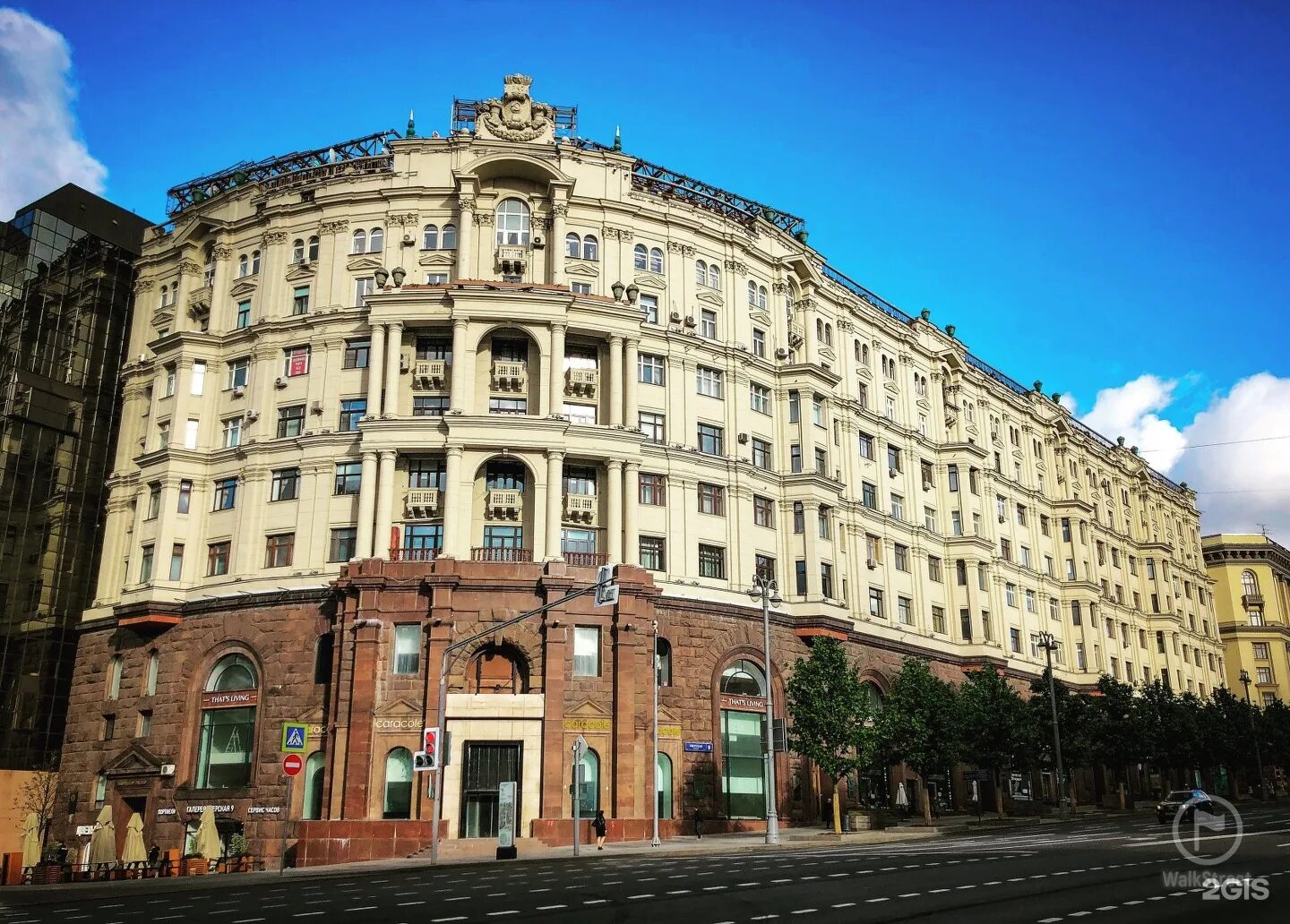 Москва квартиры улицы. Тверская д.9 Москва. Жилой дом 9 Тверская. Дом 9 на Тверской в Москве. Тверская дом 9 фото.