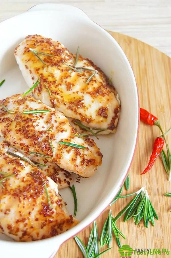 Как вкусно запечь филе в духовке. Филе курицы в духовке. сочное куриное филе в духовке. запеченная куриная грудка. куриная грудка в духовке.