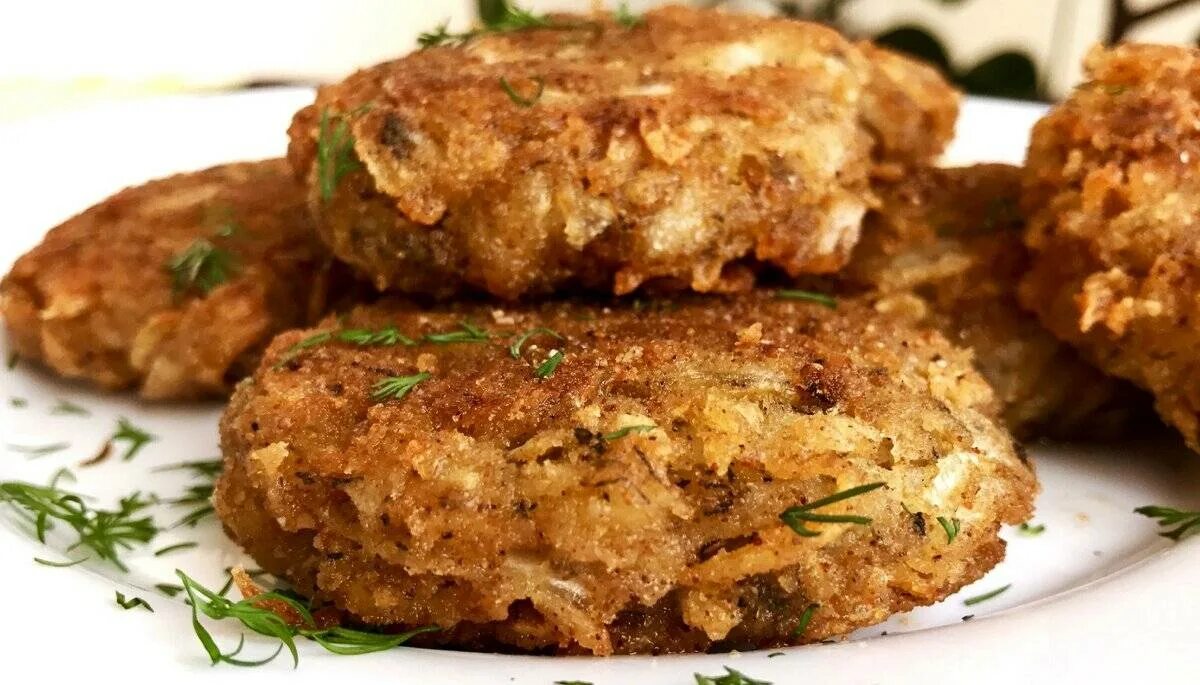 Рецепты постных котлет с фото. Вкусные овощные котлеты. Гречаники постные. Капустные котлеты постные очень вкусные. Рецепты постных котлет с фото.