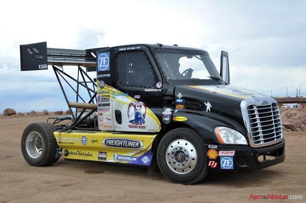 Грузовик блок. Freightliner Cascadia Pikes Peak. Дрифт freightliner Cascadia 125. Freightliner грузовик гоночный. Freightliner Cascadia гоночный.