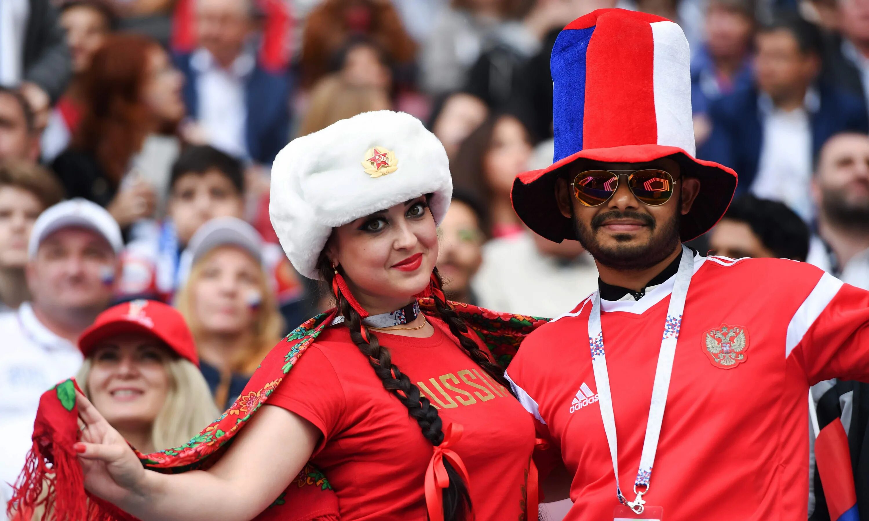 2018 фото. Русские болельщики. Костюм футбольного болельщика. Чемпионат по футболу 2018 болельщики. ЧМ по футболу болельщики.
