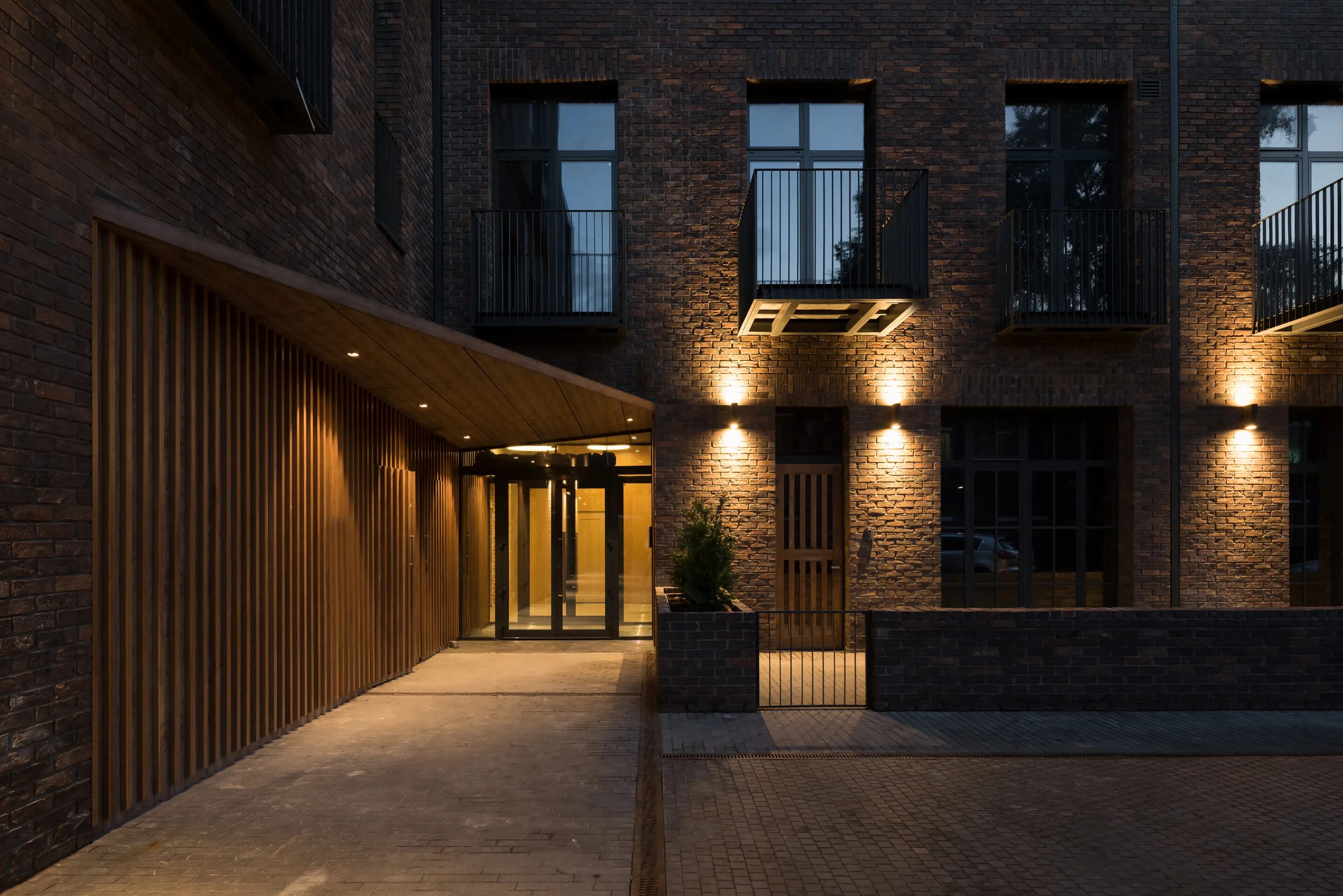 Входная группа в стиле лофт Pin on Metal Awnings Storefront design, Metal awning, Canopy outdoor