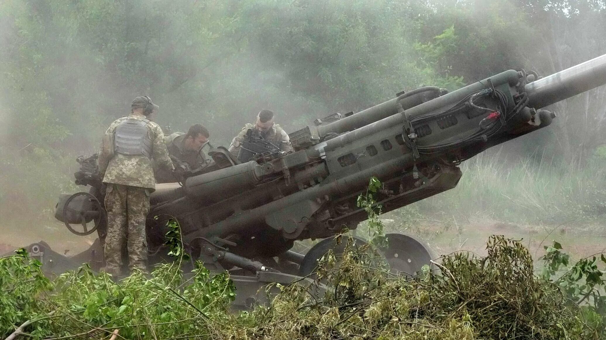 Россия уничтожила оружие украины. 155-Мм гаубица m777. M777 Howitzer. M777 155mm Howitzer. Американская гаубица м777.