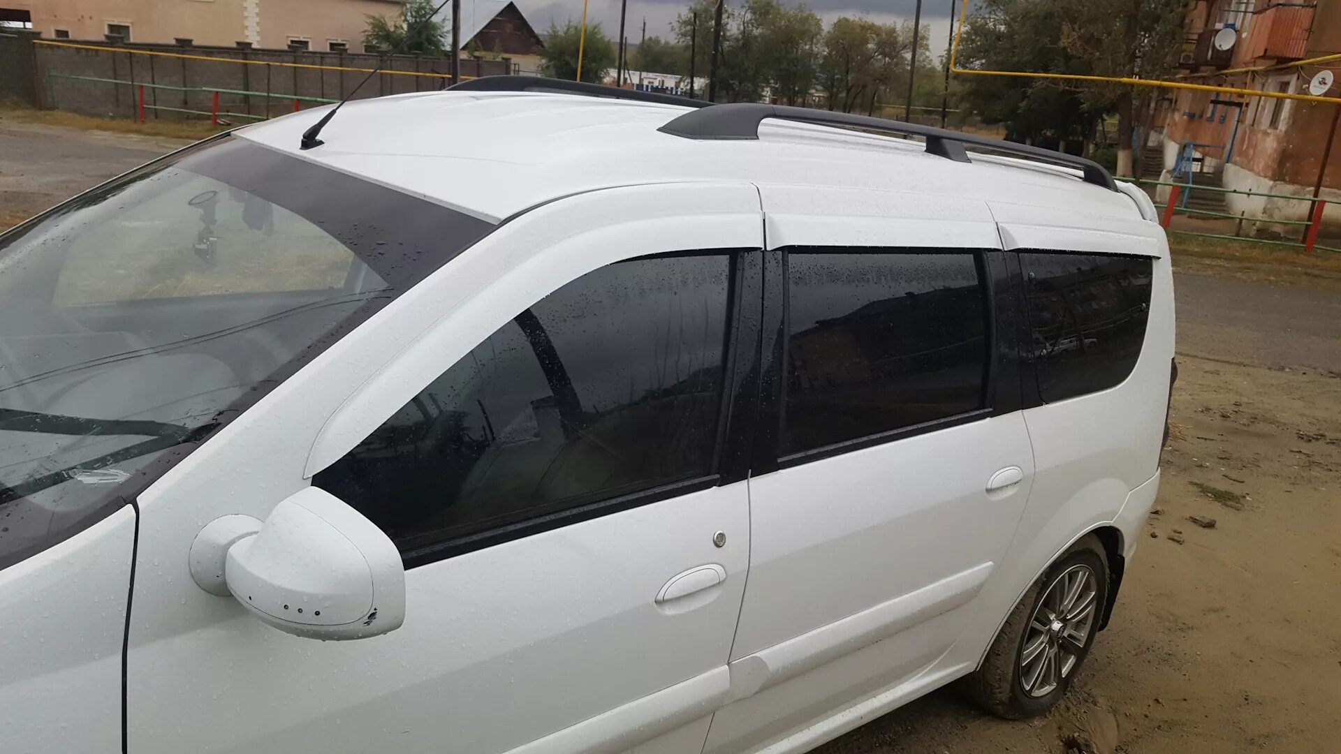 Дефлекторы peugeot 308. Ветровики дэу джентра седан. Окон. Белые дефлекторы. Дефлекторы боковых окон ваз kalina 1/2 универсал.