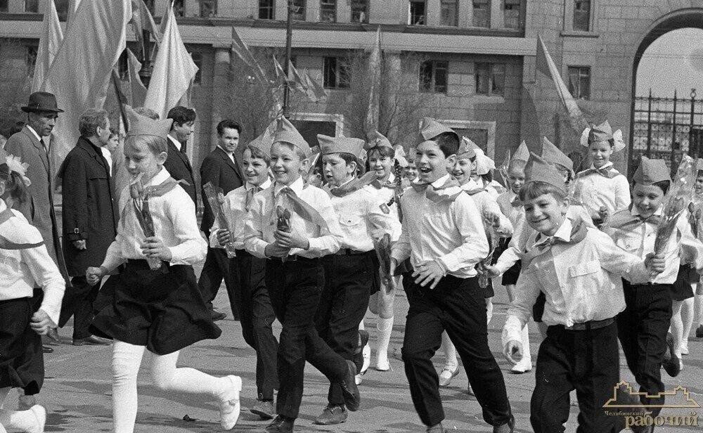 Дети фестиваля 1980. Выпуск 1981 года г рязань школа 48. Выпуск 1981 года г рязань школа 48. Выпуск 1995. Атрощенков смоленск.