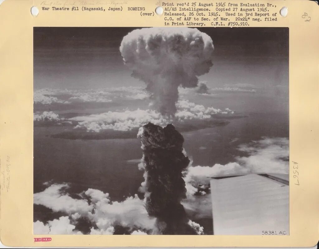 Бомба малыш Хиросима. Нагасаки ядерный взрыв. Ядерная бомба Хиросима и Нагасаки. Ядерный гриб Хиросима и Нагасаки. Когда скинули на нагасаки