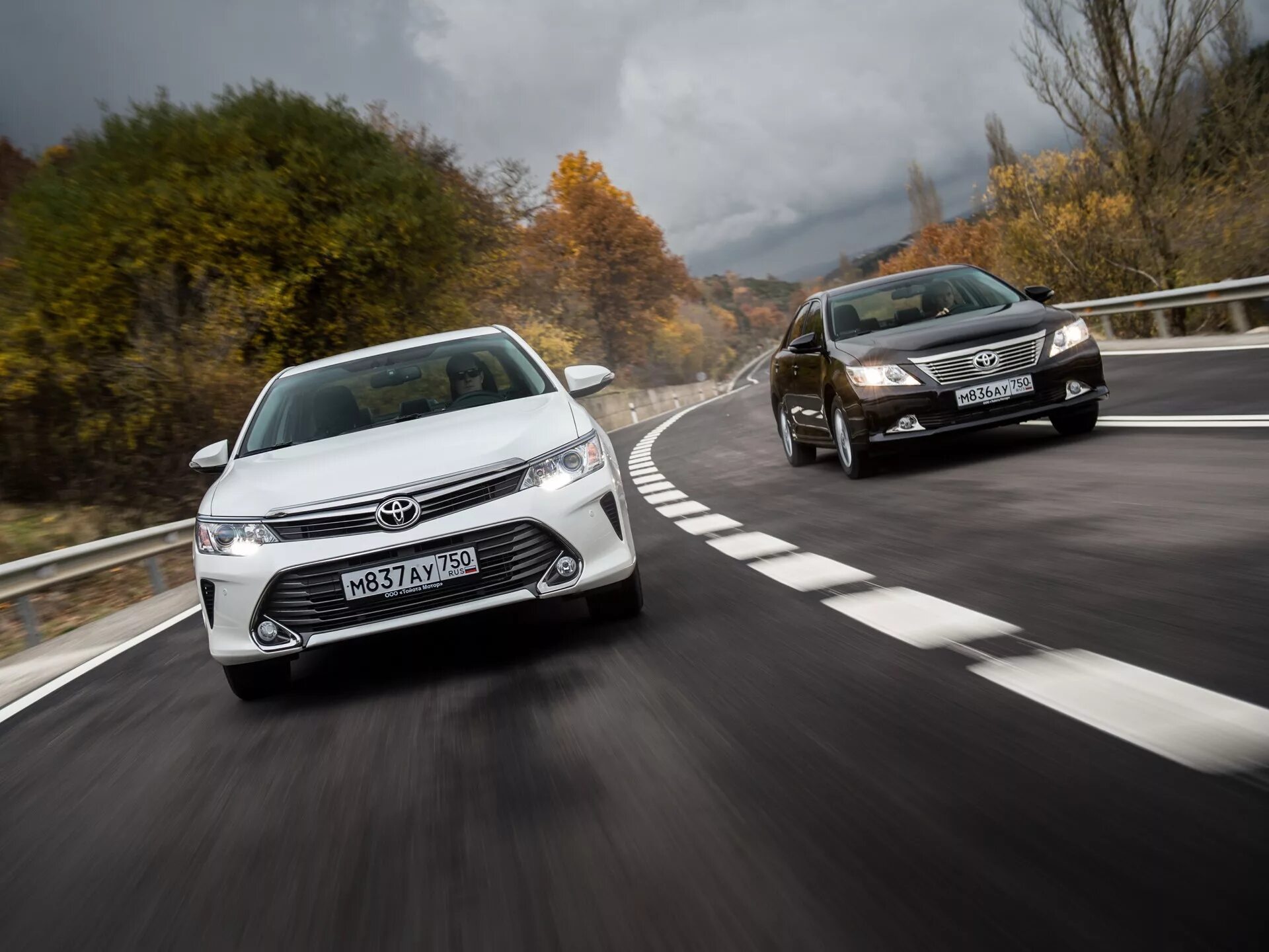 Дорога камри. Toyota camry v55 2015. тойота камри v55 и европы. toyota camry 2015 vs outlander 2015. тойота камри v55 сша и европы.