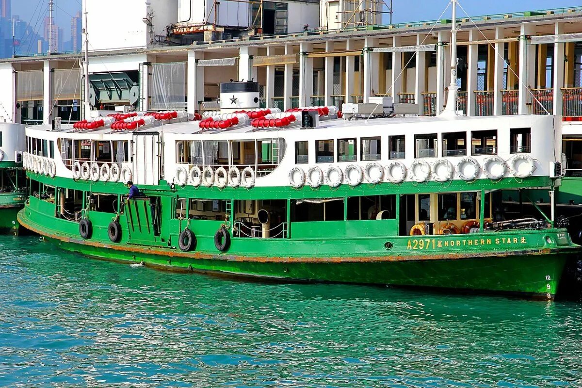 Гонконг паромы. Паром star ferry гонконг. гонконг стар ферри. гонконг транспорт паромы. парусники гонконга.