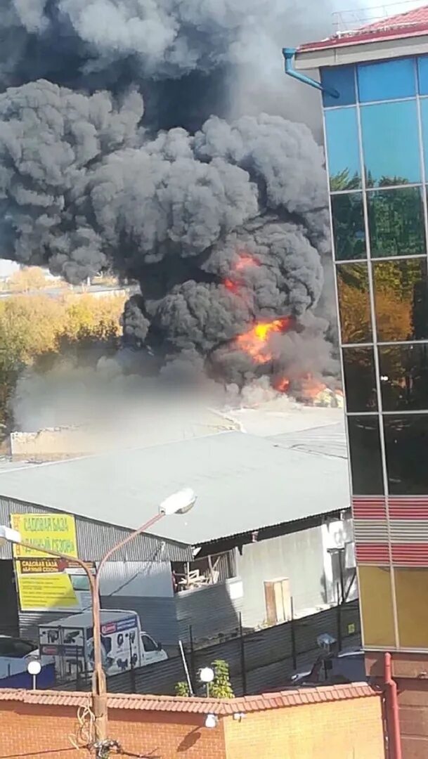 Горящие казань. Пожар в казани на короленко. пожар на квартале казань. пожар на улице короленко казань. пожар короленко 58.
