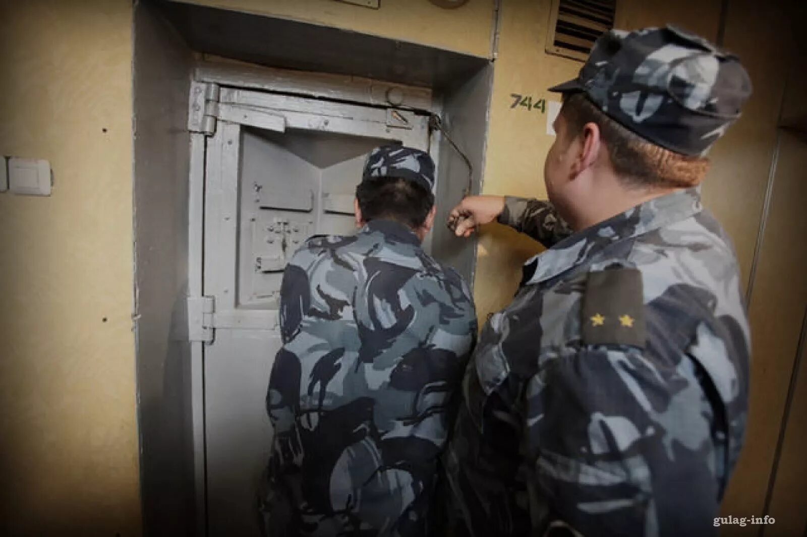 Сотрудник изолятора временного содержания. Сизо. Сотрудники ивс. Ивс урай фото. Ивс что это в полиции.