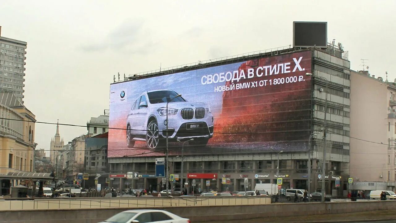 В центре москвы рекламируют. Новый Арбат 24 медиафасад. Медиафасады в Москве Арбат. Медиафасад новый Арбат 2. Экран на фасаде здания.