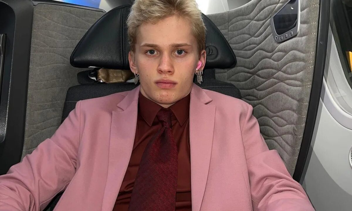 Блоггер даня милохин. Фото дани милохина 2022 новые. Даня милохин в платье. Блогер дани милохин. Даня милохин 2020.