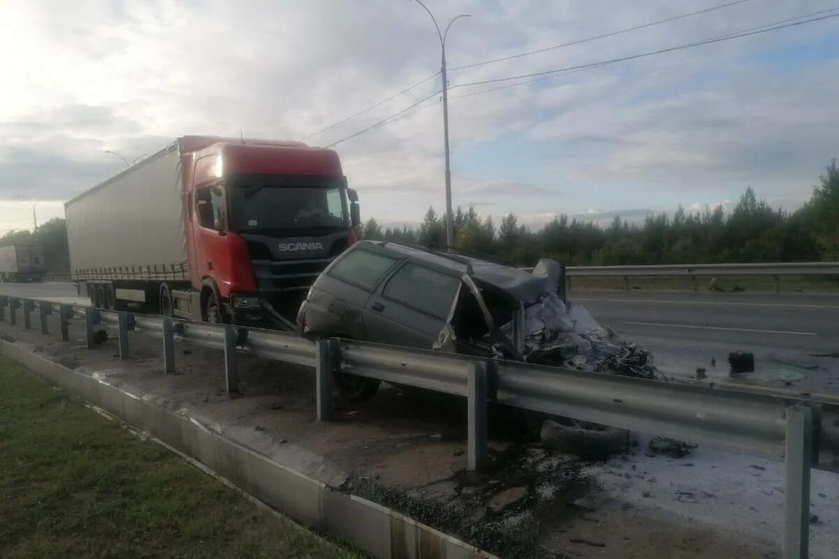 Дтп на северном объезде в новосибирске. Фура вольво. Авария на северном объезде в новосибирске. Дтп северный объезд новосибирск. Авария на северном объезде вчера.