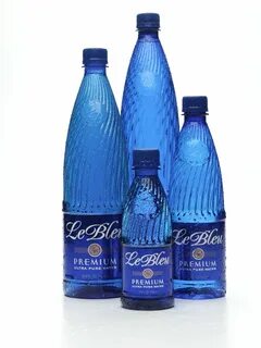 Минеральная вода в синей бутылке