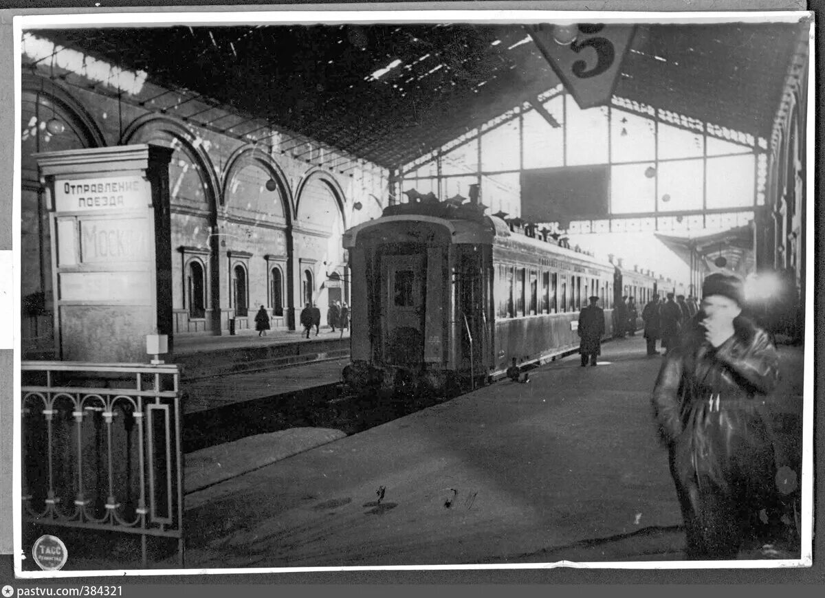 1928 год санкт петербург. Варшавский вокзал Ленинград. Варшавский вокзал. 1944 Г.. Ленинград, Варшавский вокзал в 1944 году. Московский вокзал Ленинград 1939.