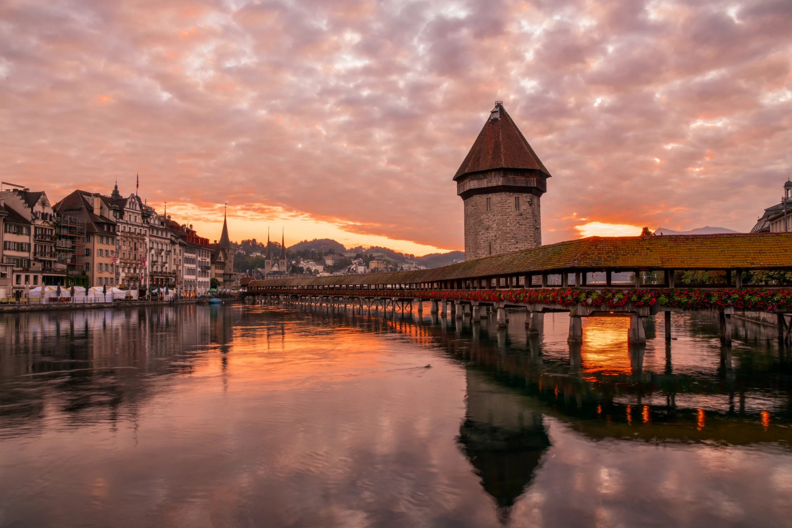 Часовой мост. Капелльбрюкке (Люцерн) Швейцария. Люцерн мост Капельбрюкке. Мост Капельбрюкке в Швейцарии. Мост Капельбрюкке в Люцерне Швейцария.