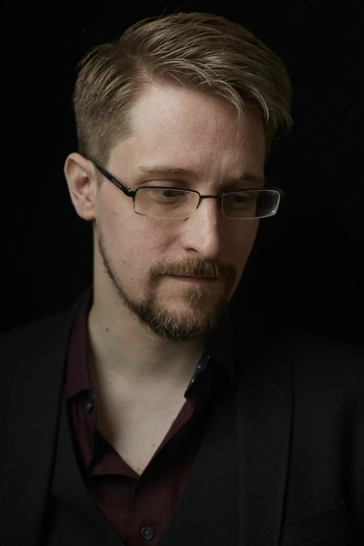 сноуден находится