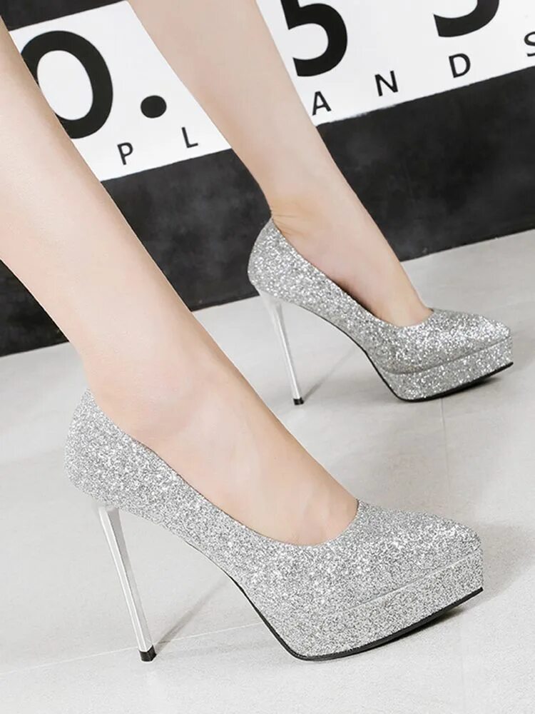 Вечерние туфли. Серебристые туфли. Alessandro di padova серебристые лодочки. Туфли женские серебристые. Серебристые туфли на каблуке.