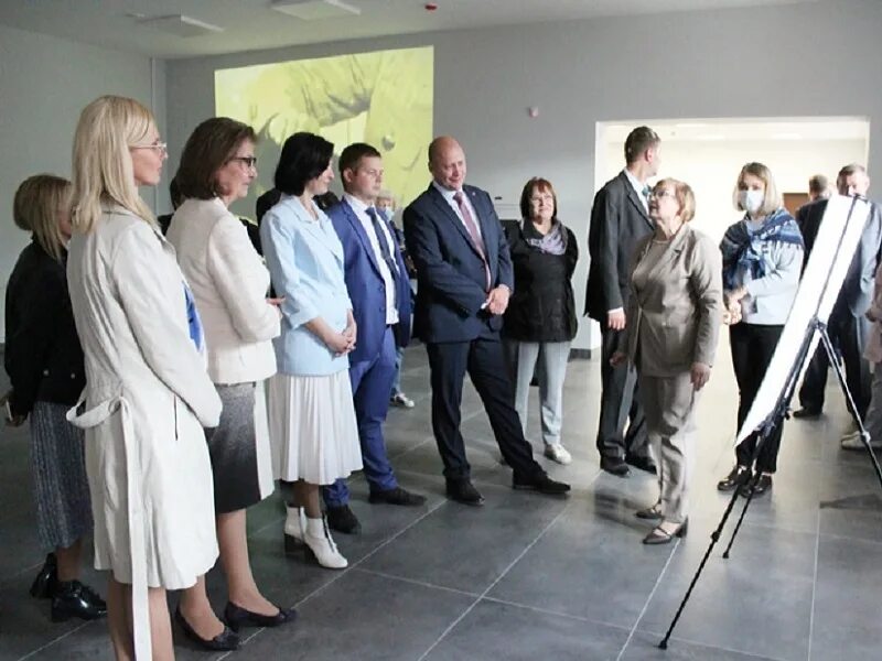 Символ города коврова. Сквер малеева и кангина ковров. Ковров владимирской области город воинской славы парк. Ковров проект. Сквер 100 летия строительной отрасли.