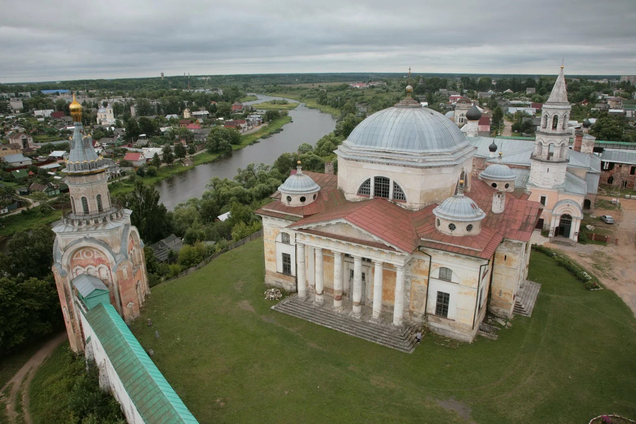 Население города торжок. Торжок центр города. Торжок города Тверской области. Город Торжок Тверская область достопримечательности. Торжок исторический центр.