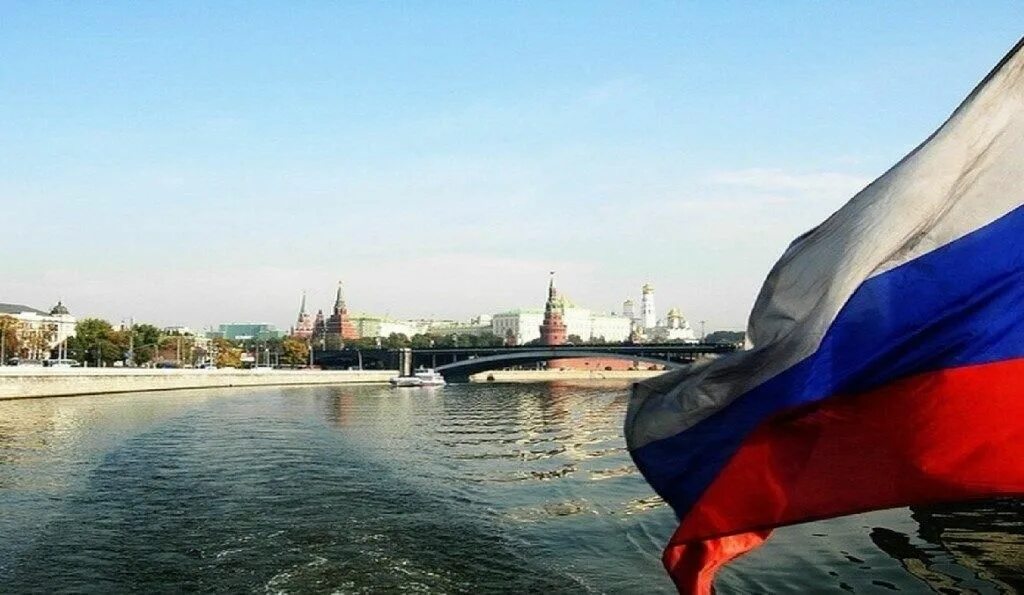 Она моя страна. Славься страна мы гордимся тобой. Она моя страна. Она моя страна. Она моя страна.