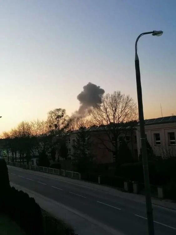 В польше взорвался завод. Explosion poland. Explosion poland. Подрыв нефтепровода в польше. Explosion poland.