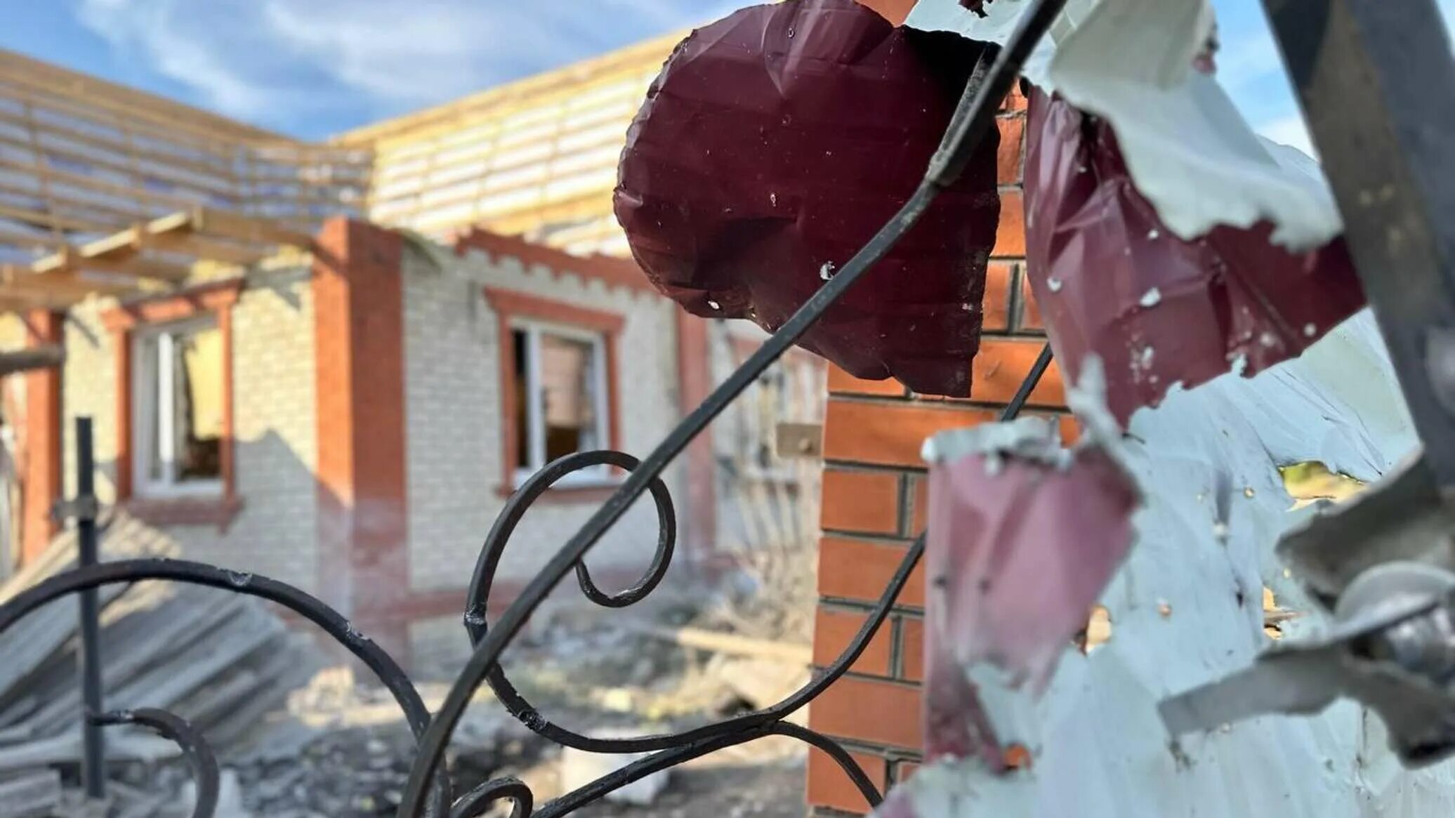 Уразово белгородская область. Белгород дом обстрел. Шебекино белгородская область обстрел. Уразово белгородская область происшествия. Рухнул частный дом.