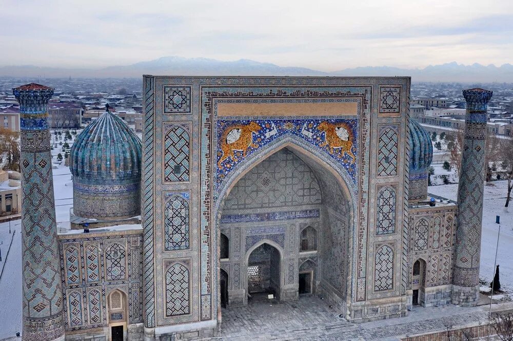 Медресе улугбека в самарканде. Медресе в самарканде. Медресе регистан самарканд. Регистан самарканд медресе улугбека. Медресе шердор в самарканде.
