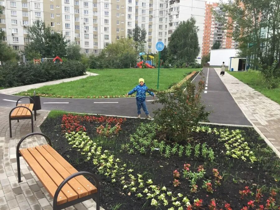Со двора это где