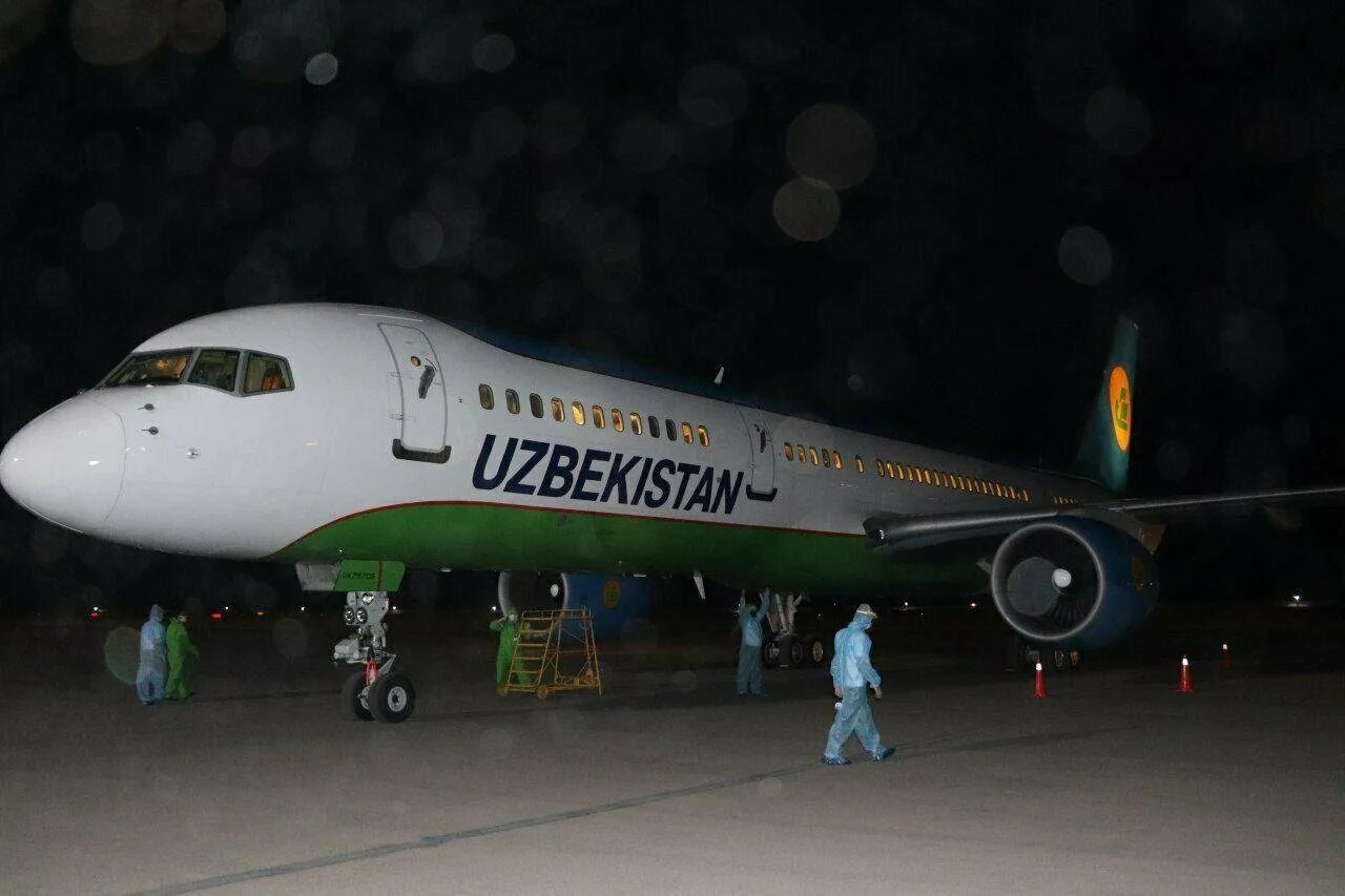 Самолет екатеринбург самарканд. Авиабилет москва ташкент прямой. Авиабилет москва ташкент прямой. Москва-екатеринбург авиабилеты. Ночной аэропорт кольцово.