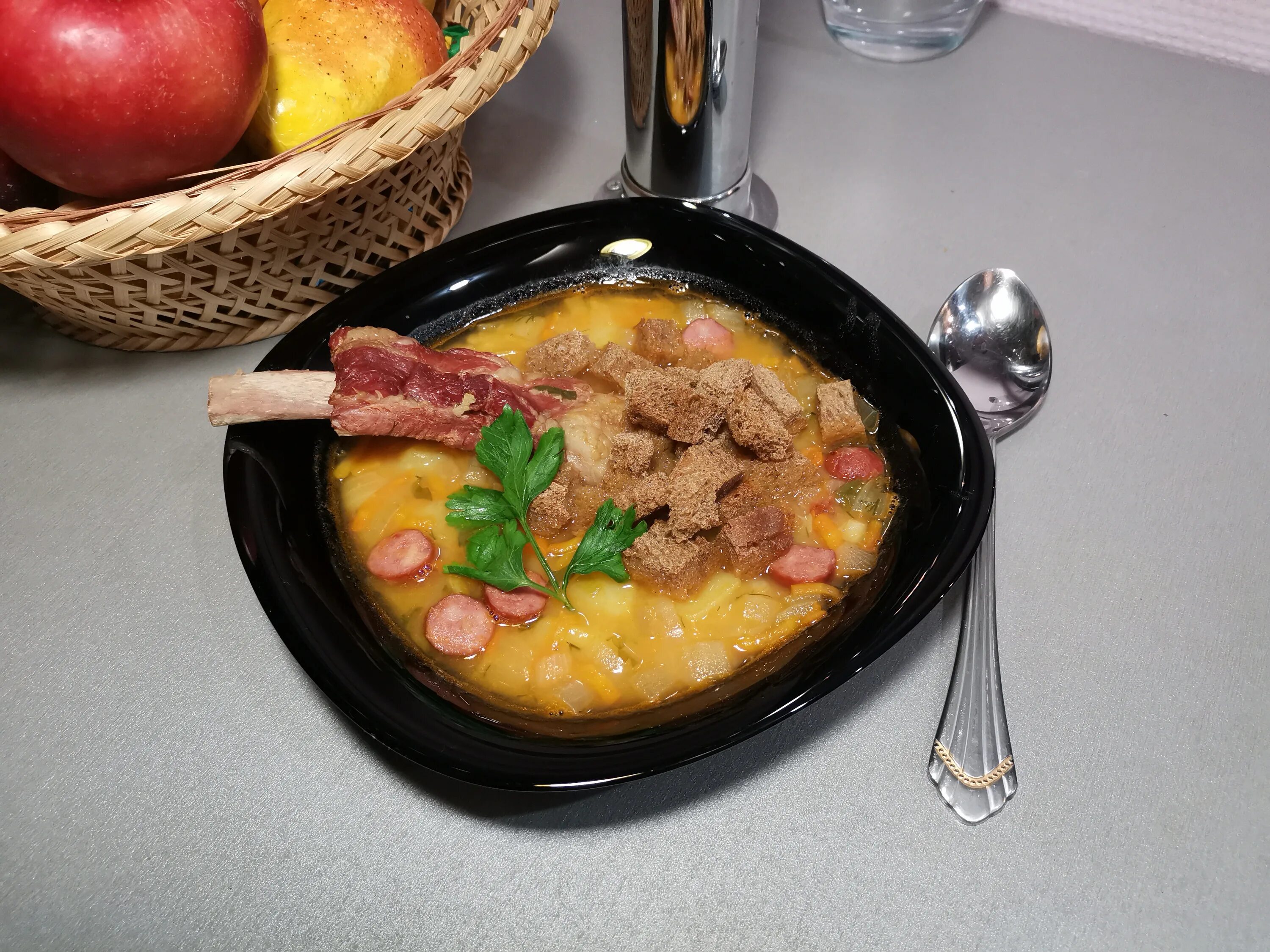 Супы с копчен. Суп мерджимек. Гороховый суп с копченостями пюре. Гороховый суп с копчеными ребрышками. Гороховый с копченостями.