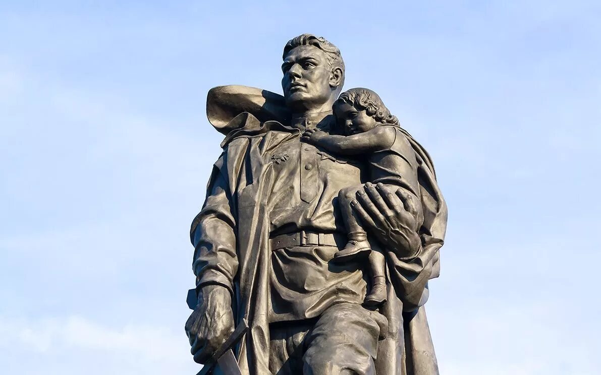 Вучетич воин освободитель. Памятник воину-освободителю в берлине в трептов-парке.