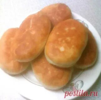 Жареные пирожки с колбасой на сковороде